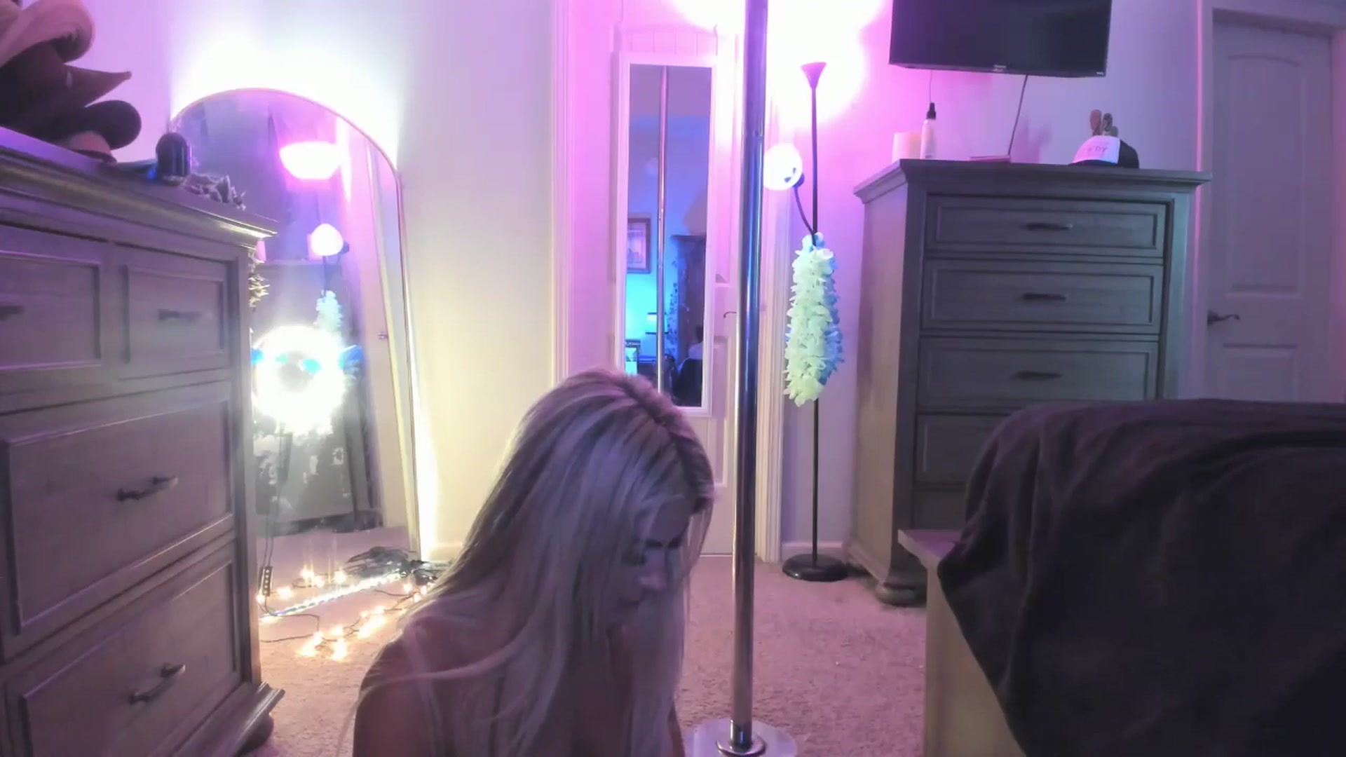 Gallery image thumbnail from TeXxxx's myfreecams stream on, 08/04/2025, 19:17 image 13 of 20
