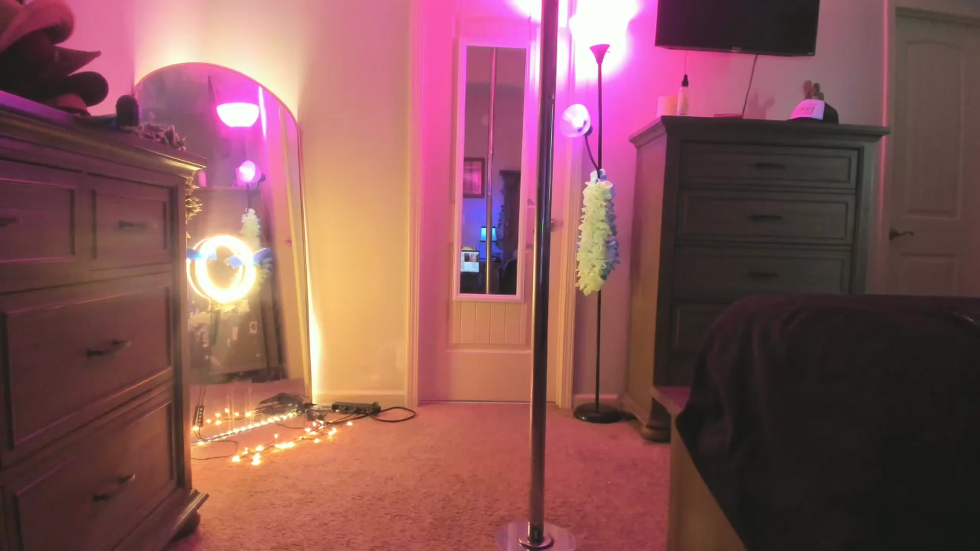 Gallery image thumbnail from TeXxxx's myfreecams stream on, 08/04/2025, 19:17 image 18 of 20