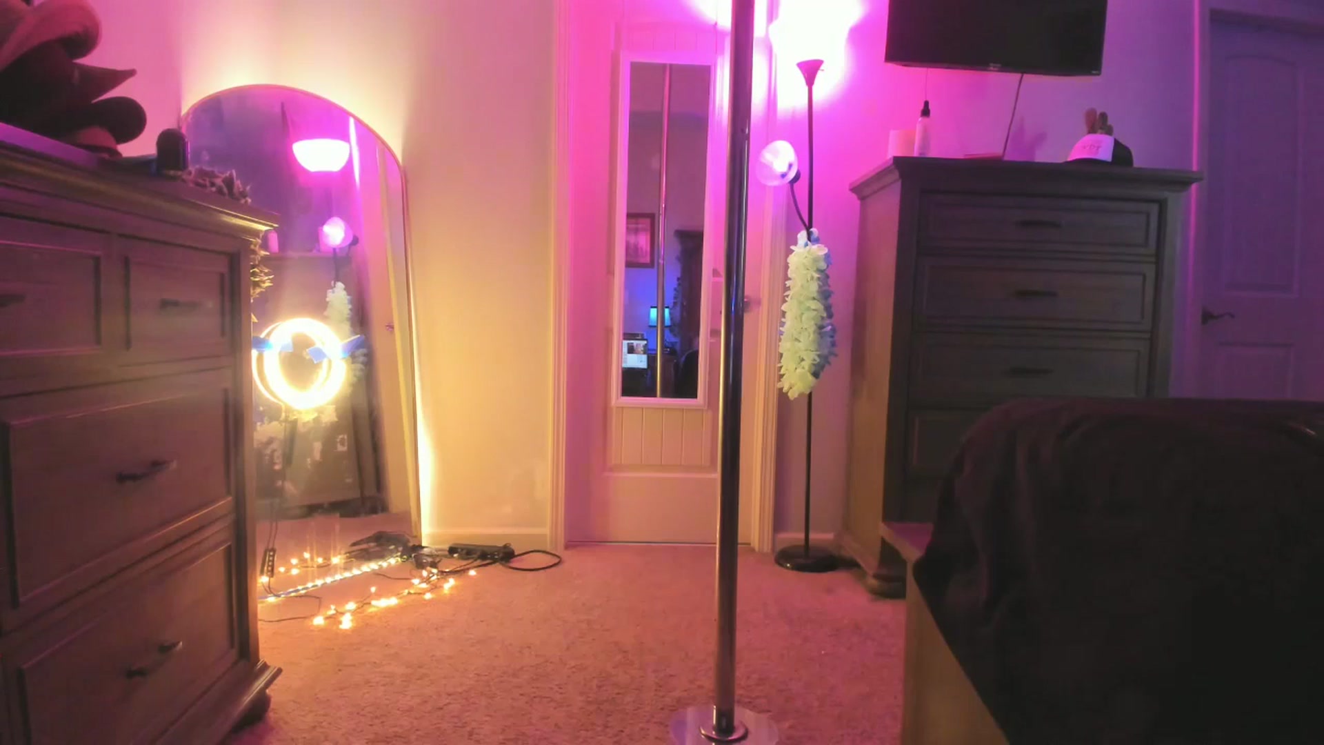 Gallery image thumbnail from TeXxxx's myfreecams stream on, 08/04/2025, 19:17 image 20 of 20