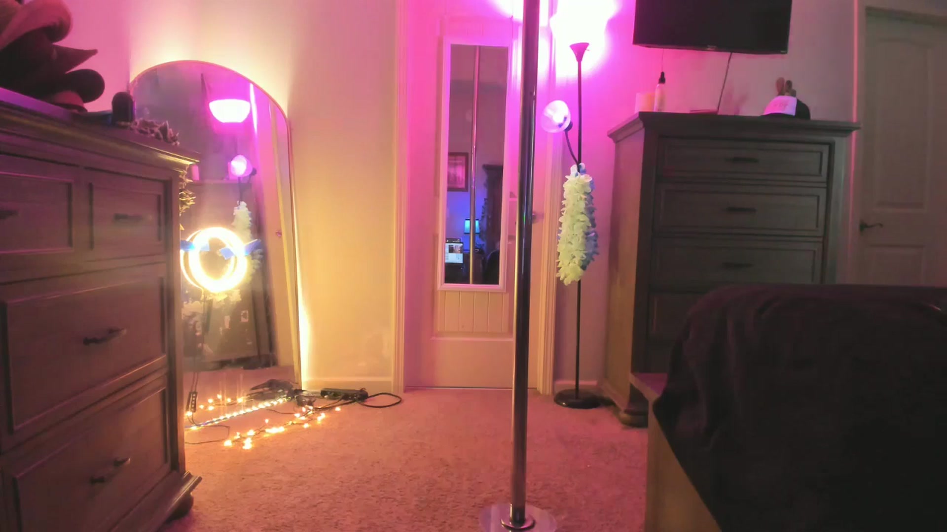 Gallery image thumbnail from TeXxxx's myfreecams stream on, 08/04/2025, 19:17 image 19 of 20