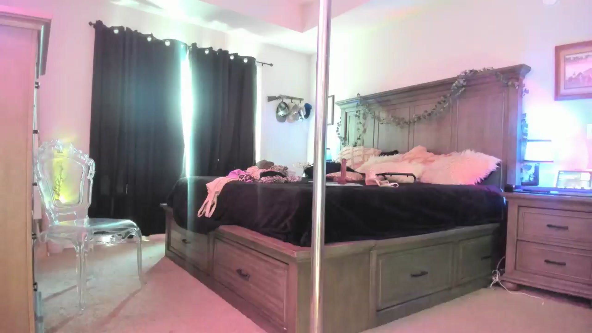 Gallery image thumbnail from TeXxxx's myfreecams stream on, 08/06/2025, 19:02 image 16 of 20