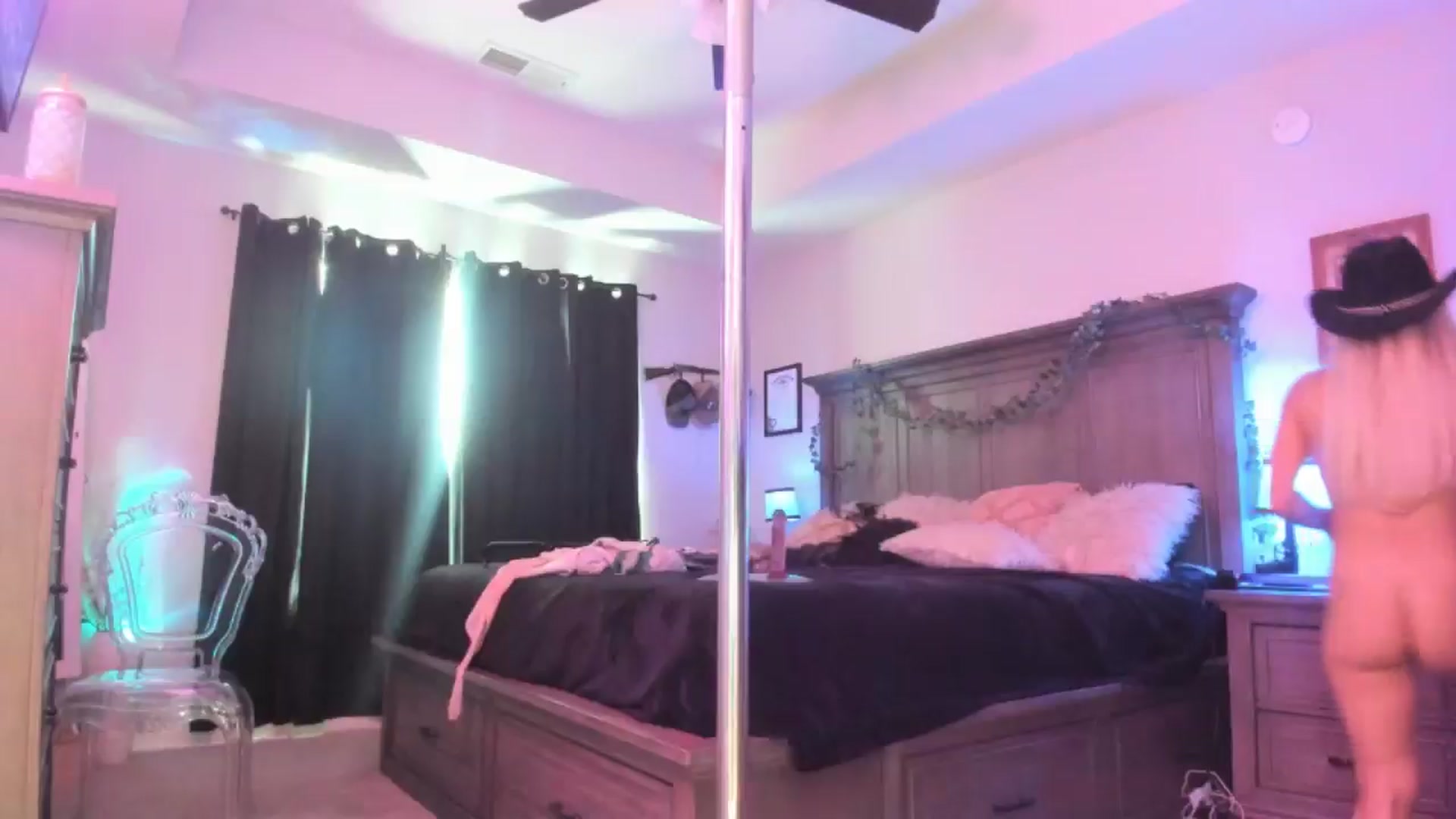 Gallery image thumbnail from TeXxxx's myfreecams stream on, 08/08/2025, 18:51 image 16 of 20