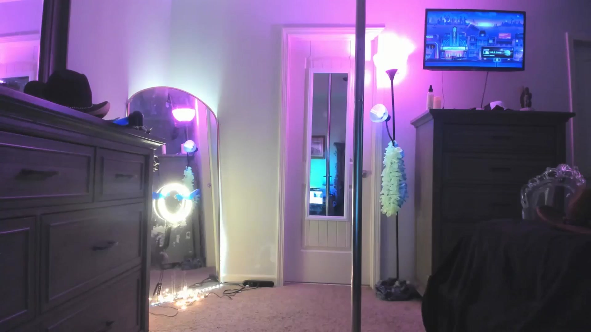 Gallery image thumbnail from TeXxxx's myfreecams stream on, 08/11/2025, 19:13 image 17 of 20
