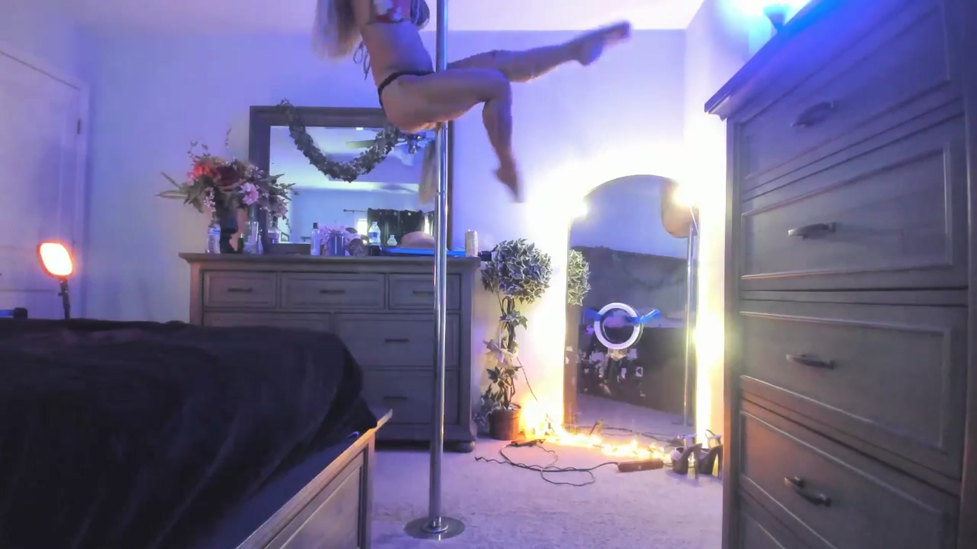 Gallery image thumbnail from TeXxxx's myfreecams stream on, 08/12/2025, 17:28 image 18 of 20