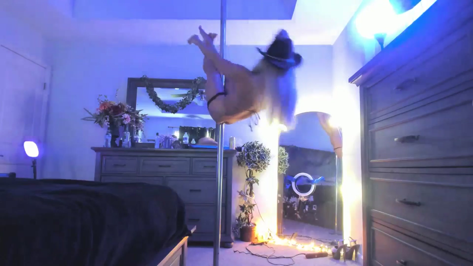 Gallery image thumbnail from TeXxxx's myfreecams stream on, 08/12/2025, 17:28 image 20 of 20