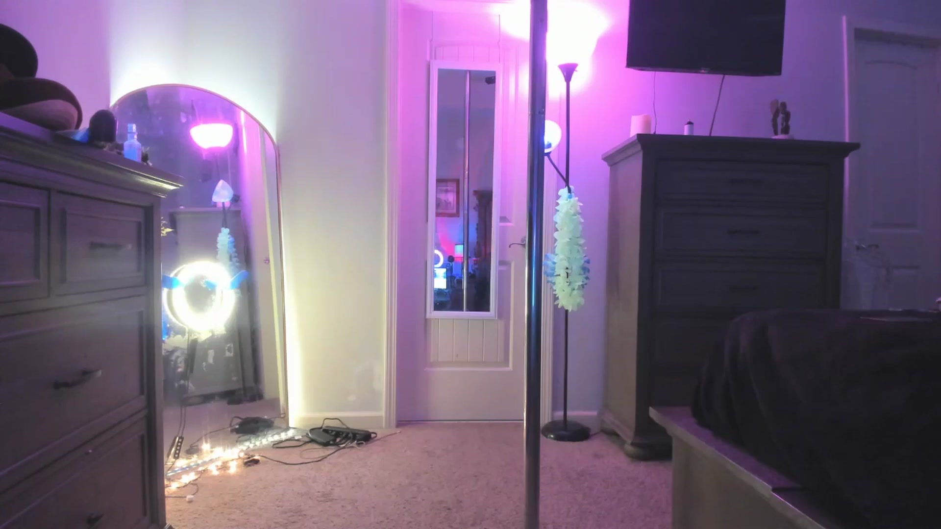 Gallery image thumbnail from TeXxxx's myfreecams stream on, 08/18/2025, 18:36 image 18 of 20