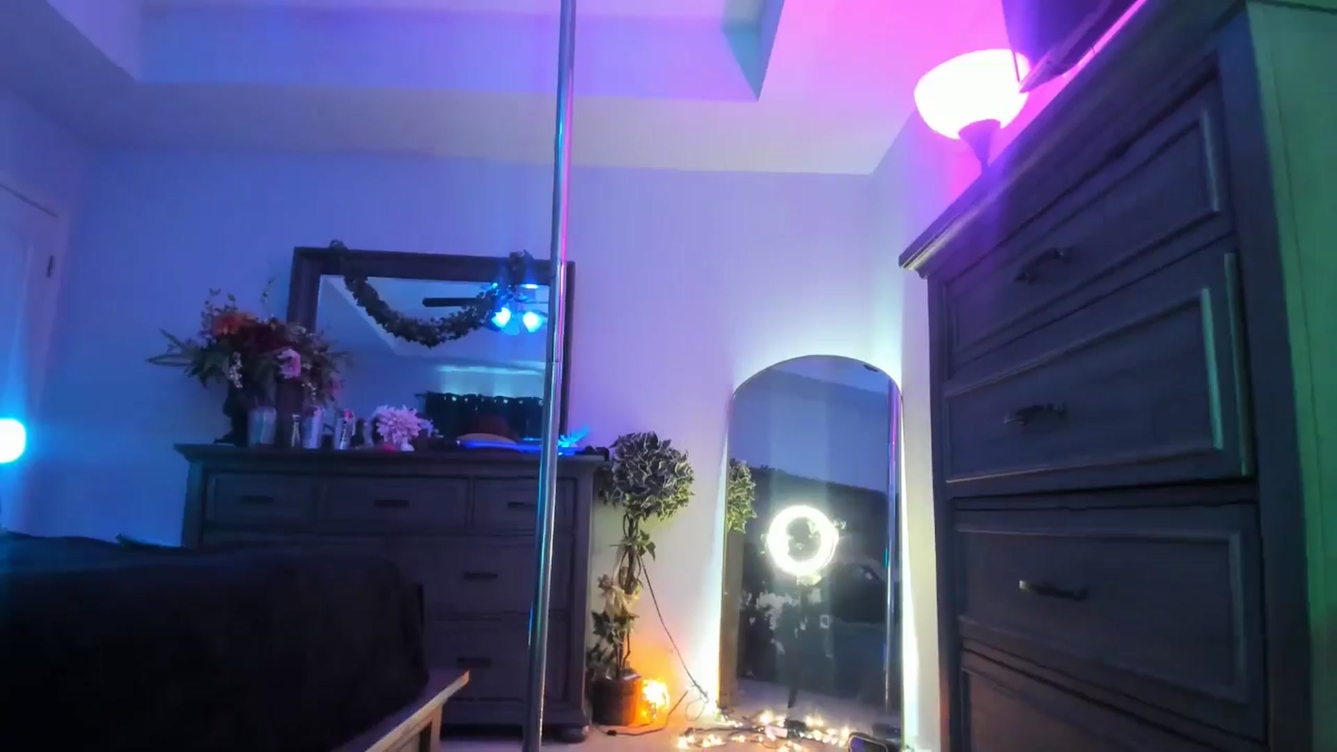 Gallery image thumbnail from TeXxxx's myfreecams stream on, 08/26/2025, 17:49 image 14 of 20