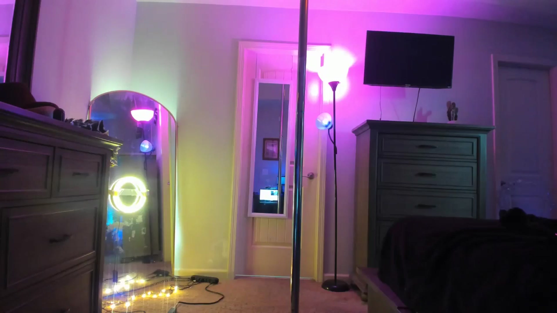 Gallery image thumbnail from TeXxxx's myfreecams stream on, 09/05/2025, 19:01 image 15 of 20