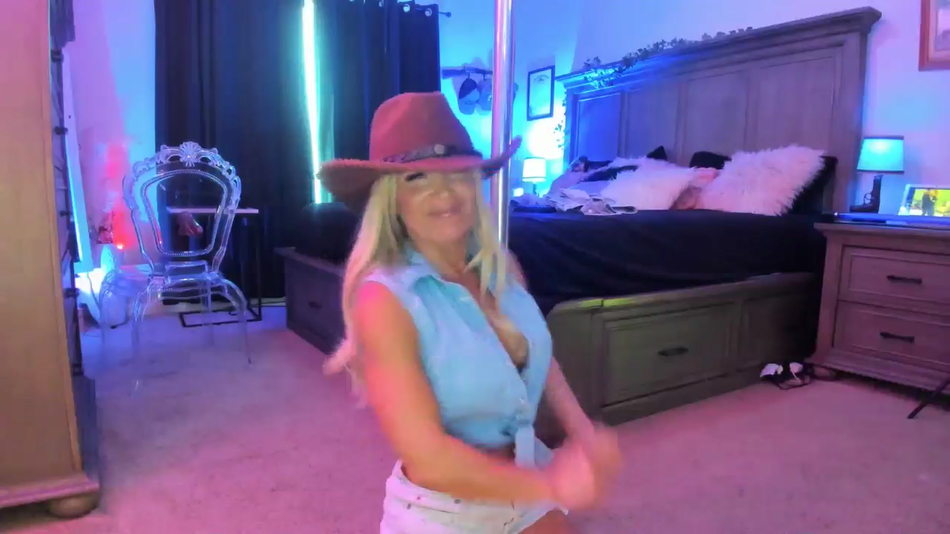 Gallery image thumbnail from TeXxxx's myfreecams stream on, 09/08/2025, 18:53 image 10 of 20