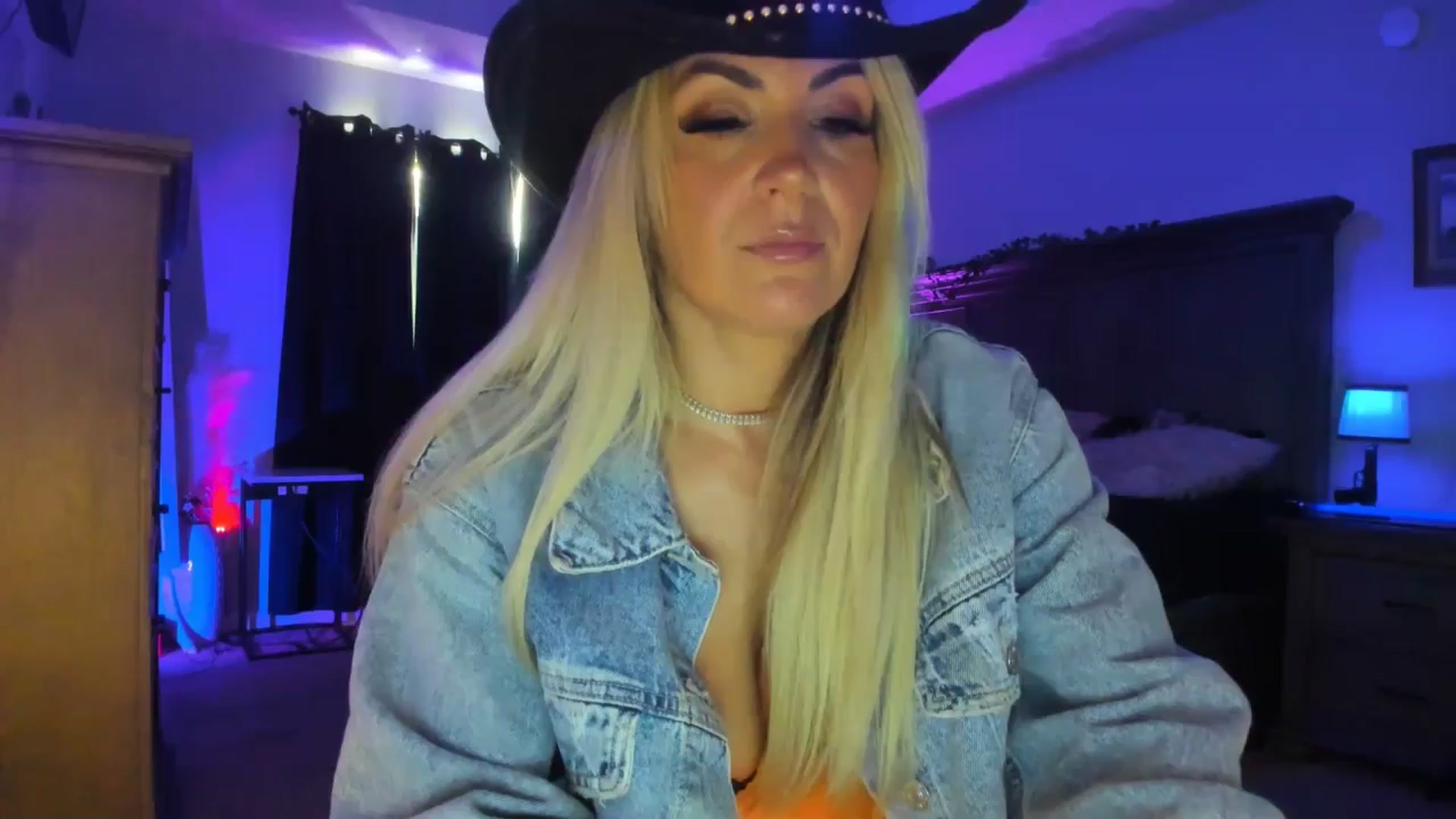 Gallery image thumbnail from TeXxxx's myfreecams stream on, 09/10/2025, 19:17 image 2 of 20