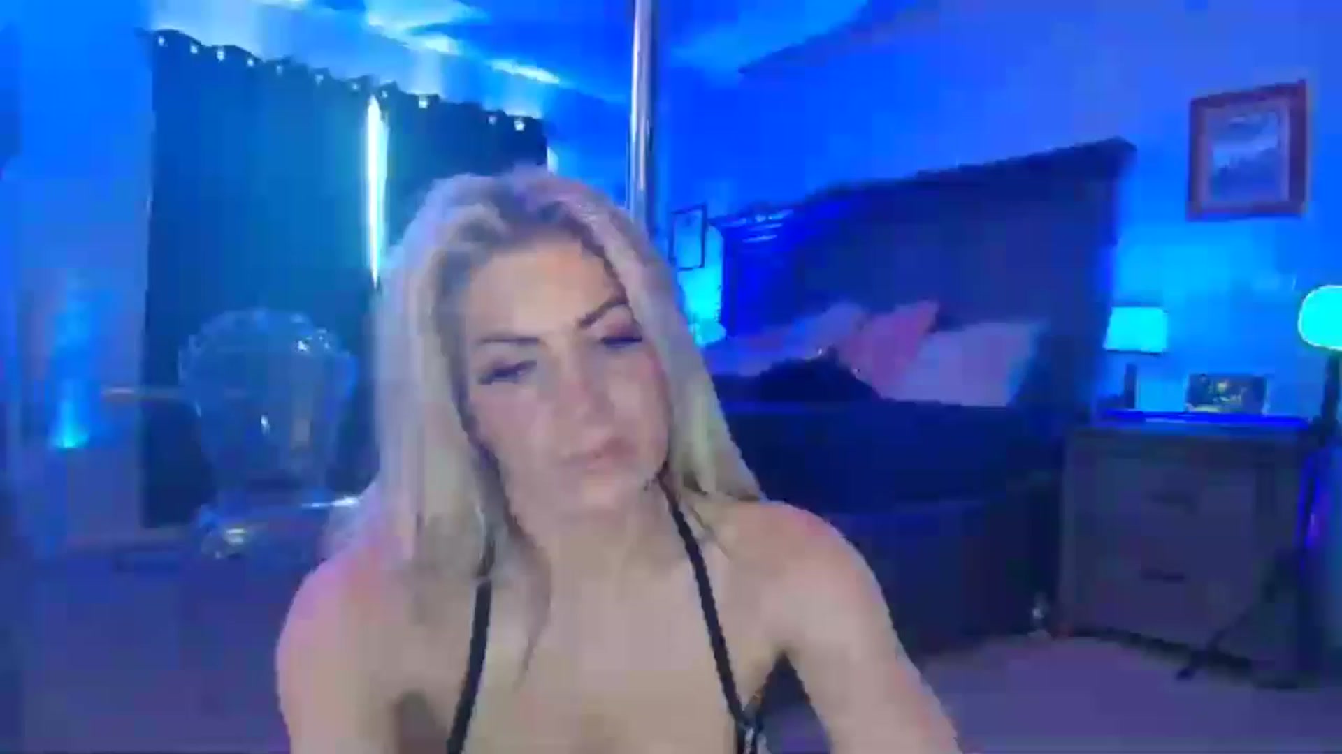 Gallery image thumbnail from TeXxxx's myfreecams stream on, 10/03/2025, 18:39 image 13 of 20