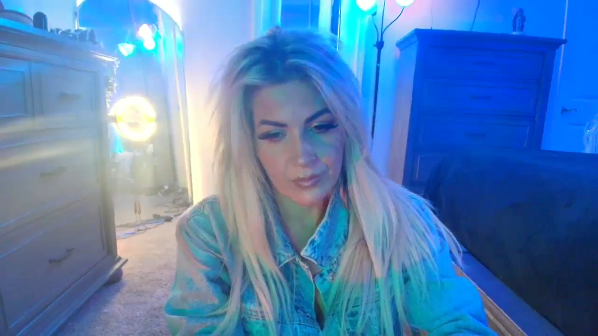 Gallery image thumbnail from TeXxxx's myfreecams stream on, 10/03/2025, 21:04 image 3 of 20
