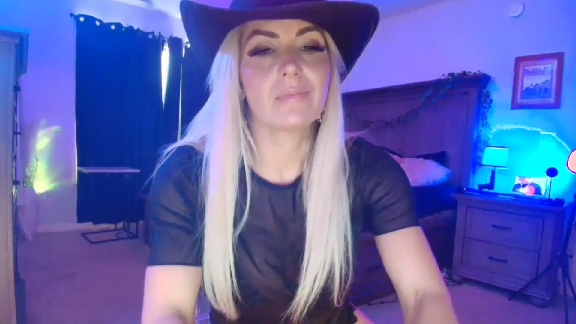 Gallery image thumbnail from TeXxxx's myfreecams stream on, 10/06/2025, 18:27 image 14 of 20