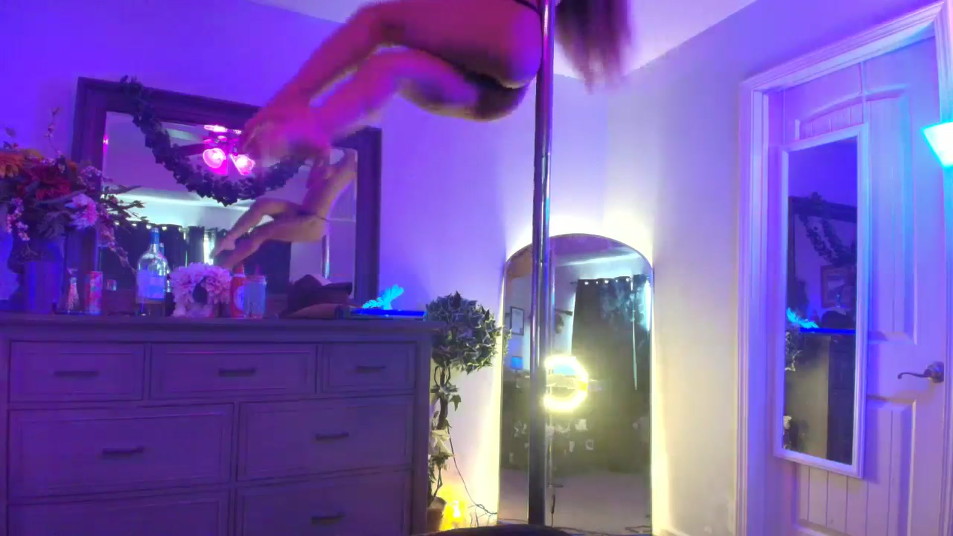 Gallery image thumbnail from TeXxxx's myfreecams stream on, 10/06/2025, 20:09 image 15 of 20