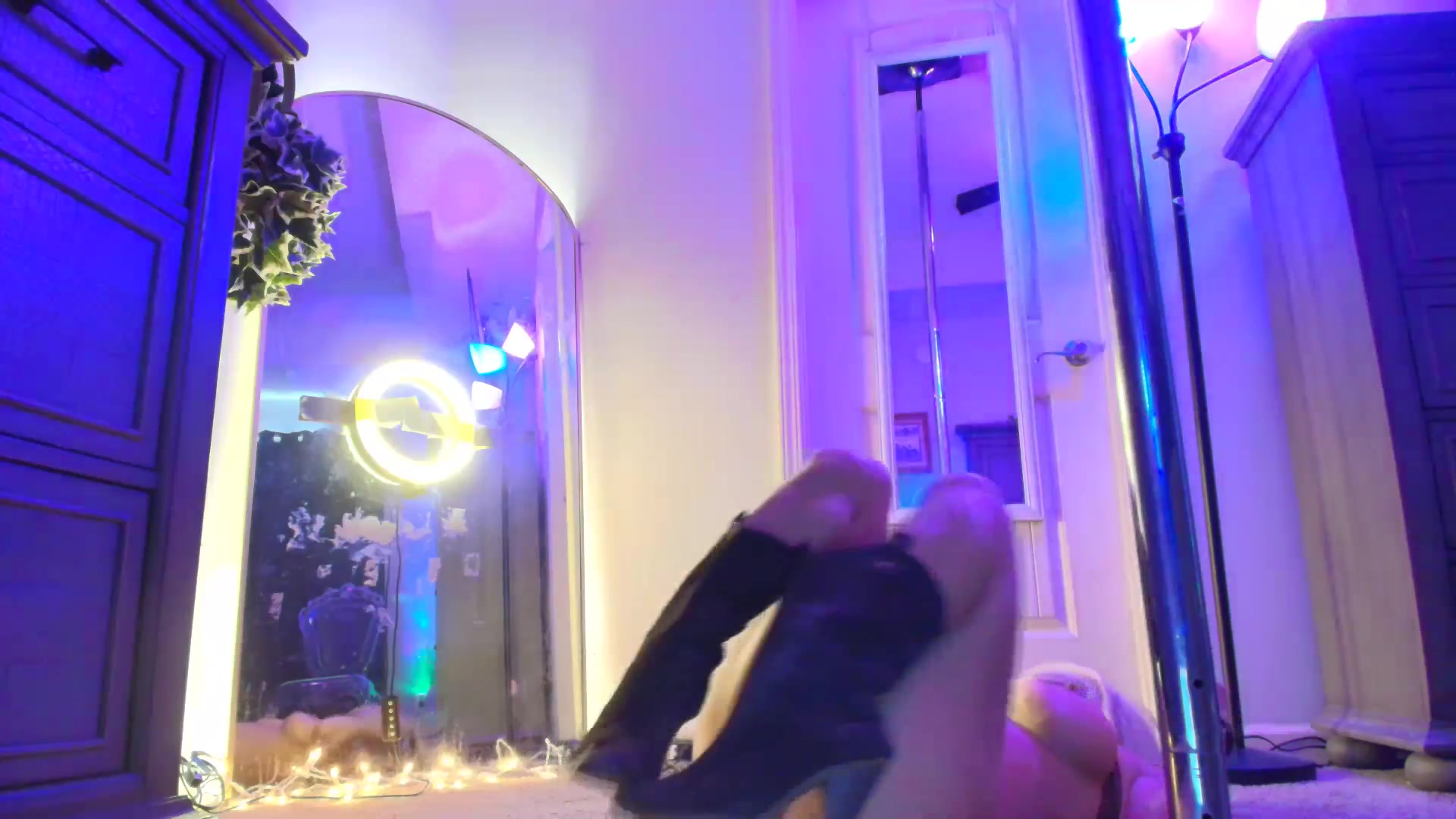 Gallery image thumbnail from TeXxxx's myfreecams stream on, 10/21/2025, 22:13 image 13 of 20