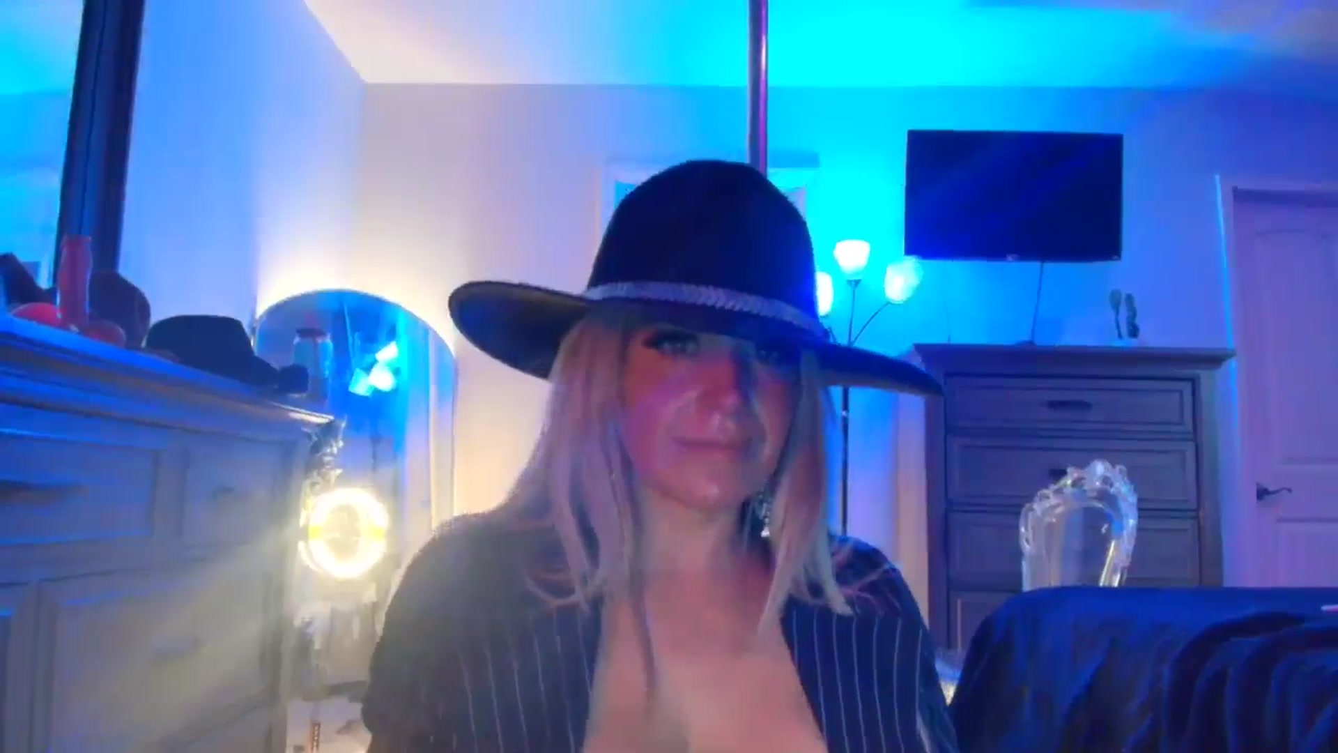 Gallery image thumbnail from TeXxxx's myfreecams stream on, 10/28/2025, 19:05 image 5 of 20