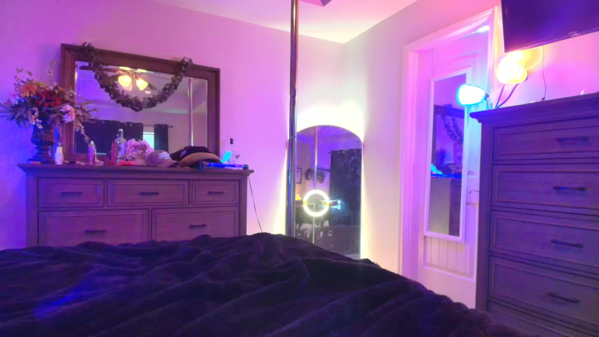 Gallery image thumbnail from TeXxxx's myfreecams stream on, 11/19/2025, 20:45 image 19 of 20