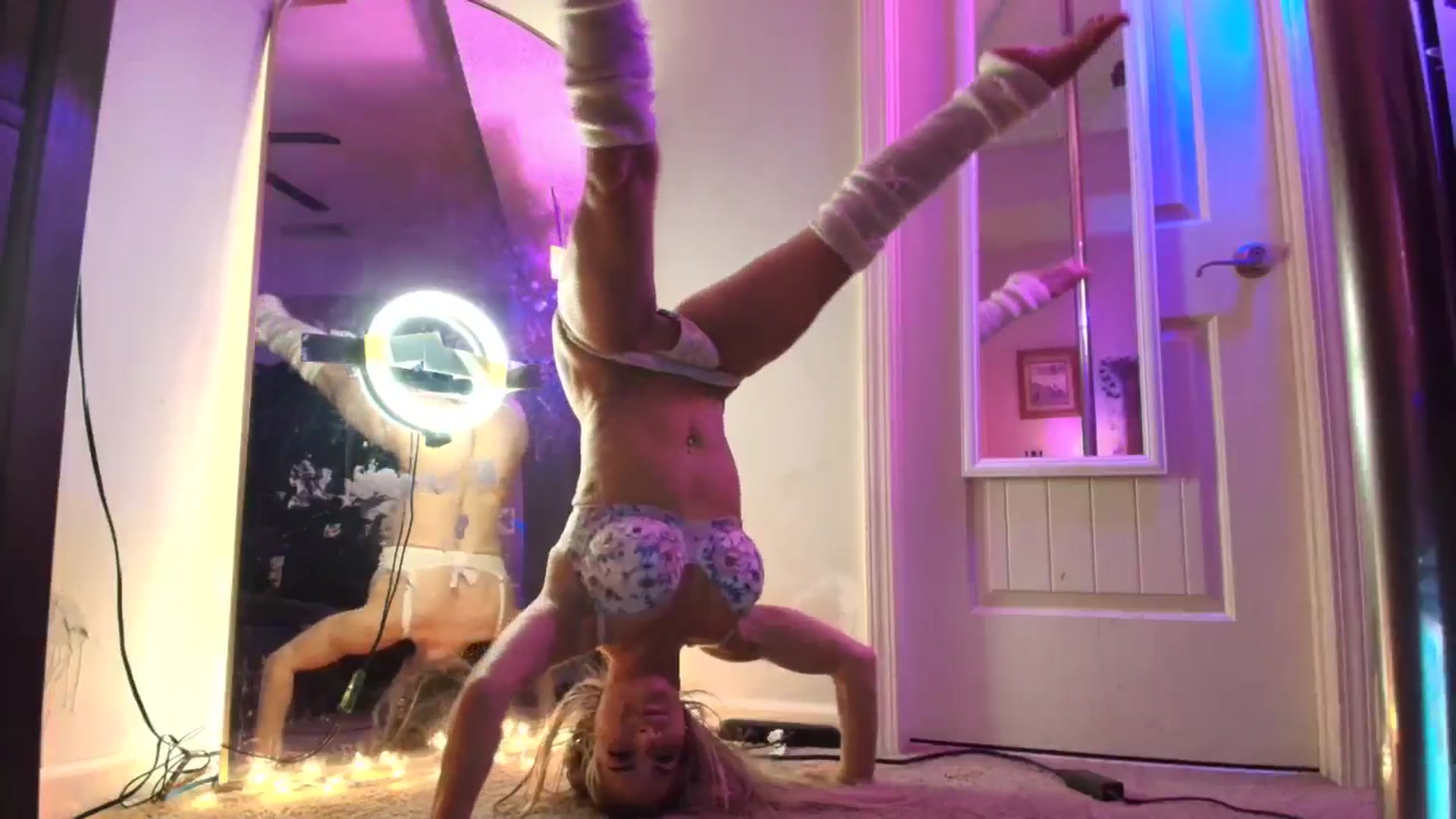Gallery image thumbnail from TeXxxx's myfreecams stream on, 12/02/2025, 23:04 image 15 of 20