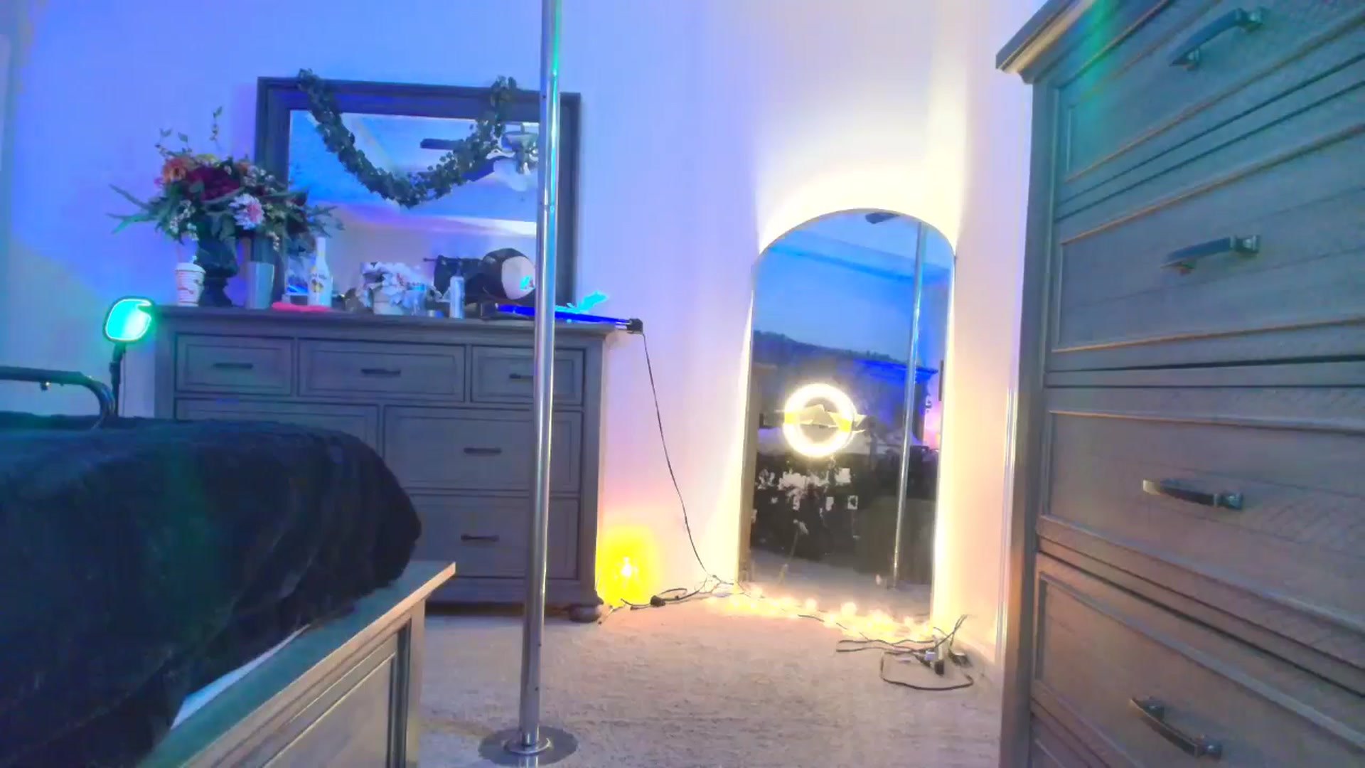 Gallery image thumbnail from TeXxxx's myfreecams stream on, 12/03/2025, 19:23 image 14 of 20