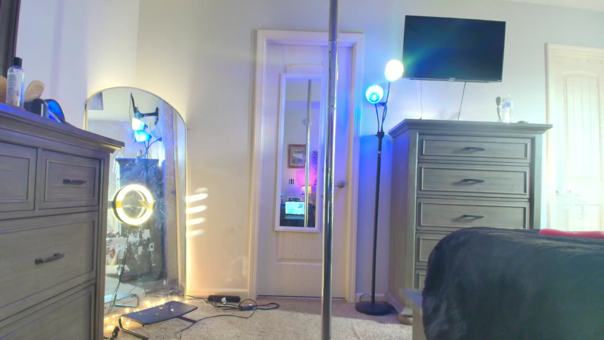 Gallery image thumbnail from TeXxxx's myfreecams stream on, 12/03/2025, 21:13 image 15 of 20