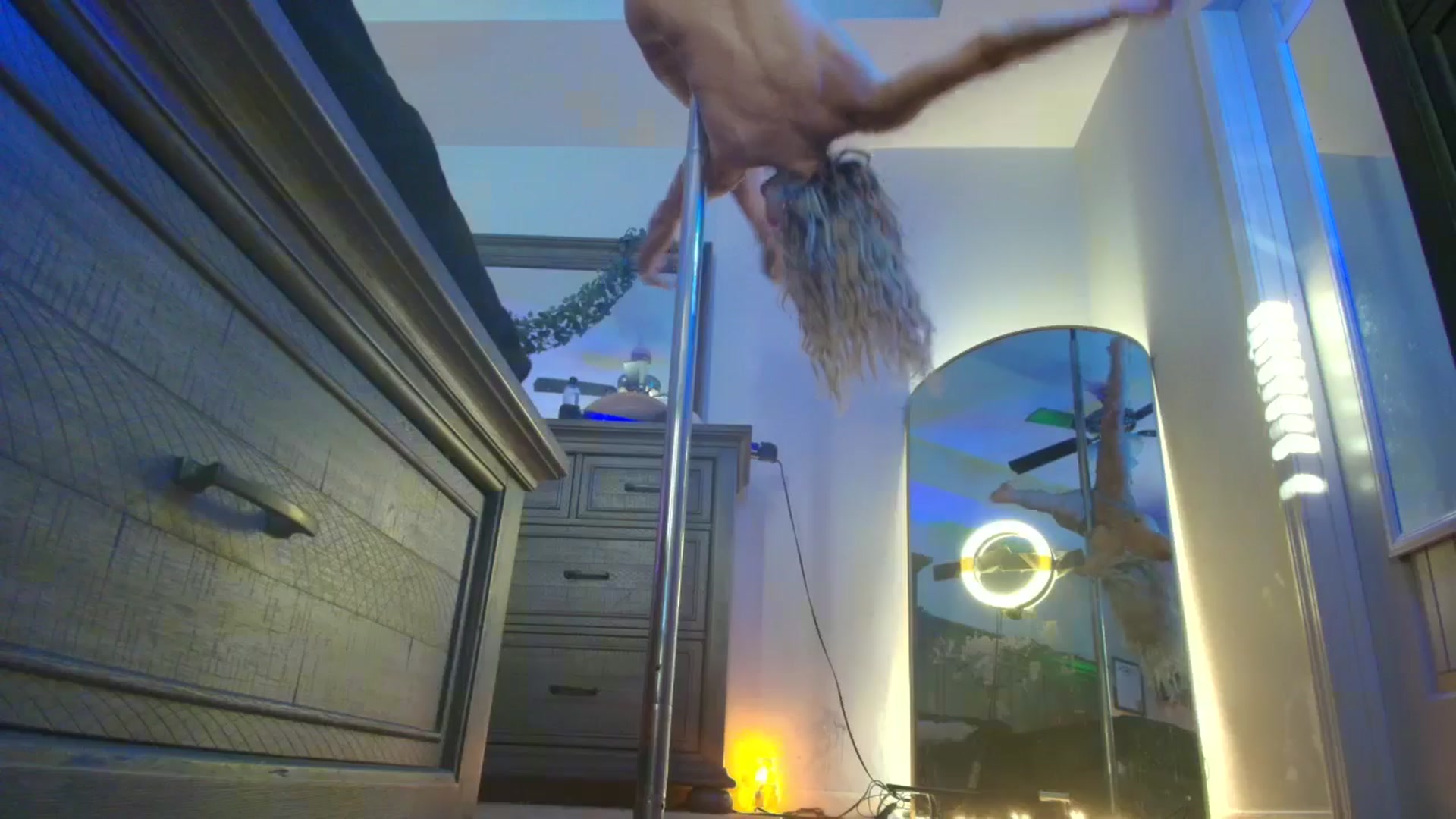 Gallery image thumbnail from TeXxxx's myfreecams stream on, 12/03/2025, 21:13 image 19 of 20