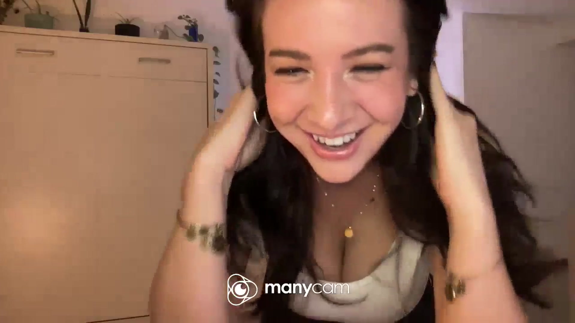 Gallery image thumbnail from TeaHeart's myfreecams stream on, 09/30/2023, 03:09 image 6 of 20