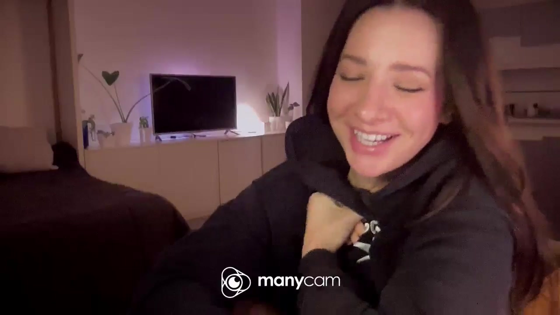Gallery image thumbnail from TeaHeart's myfreecams stream on, 06/12/2024, 02:57 image 14 of 20