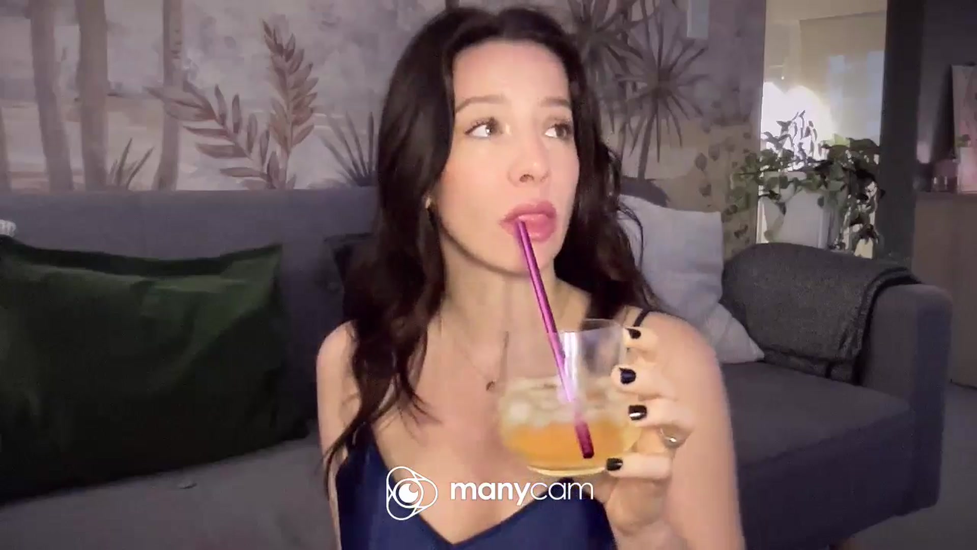 Gallery image thumbnail from TeaHeart's myfreecams stream on, 09/15/2024, 24:08 image 6 of 20