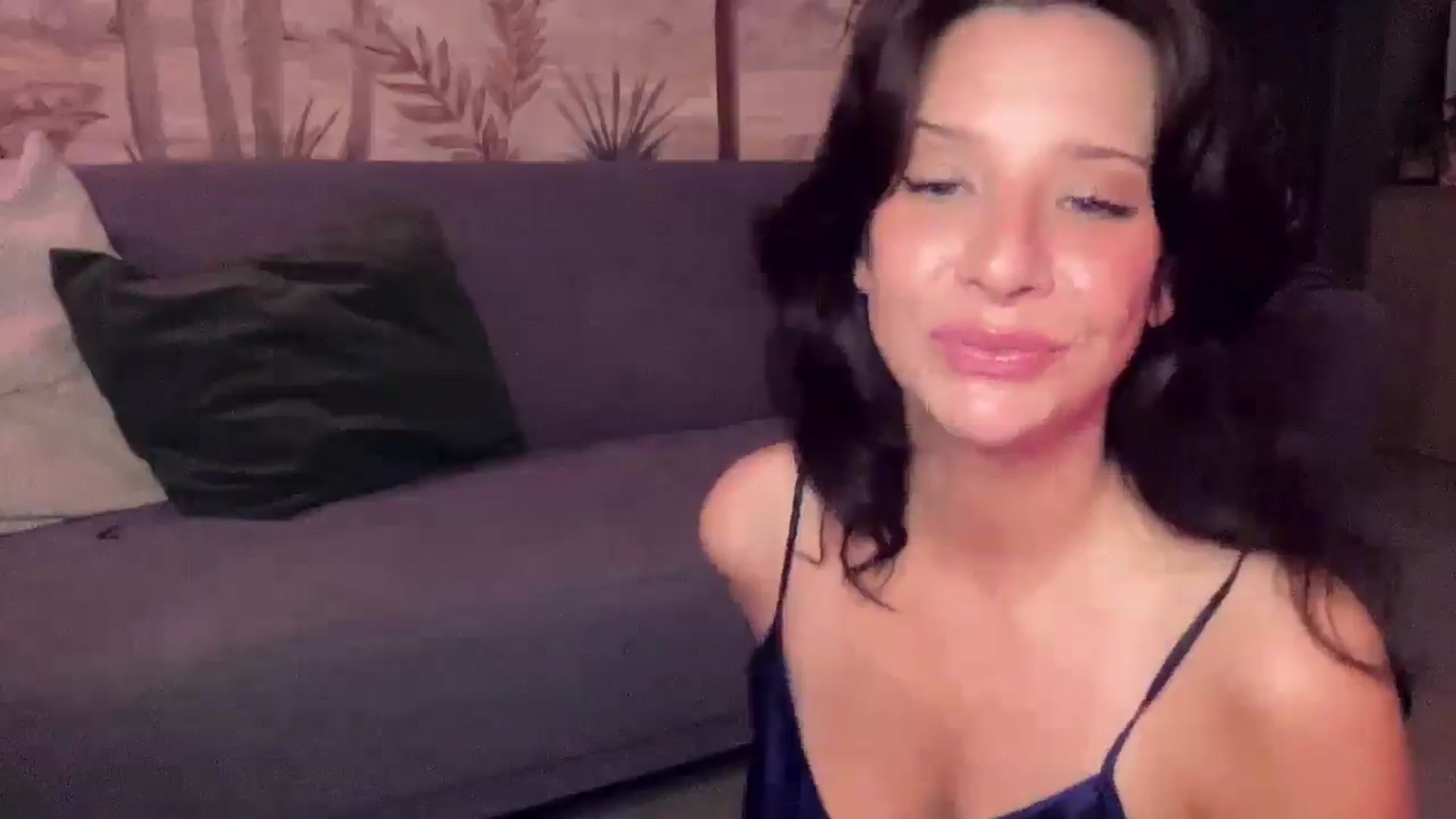 Gallery image thumbnail from TeaHeart's myfreecams stream on, 12/23/2025, 23:51 image 13 of 20