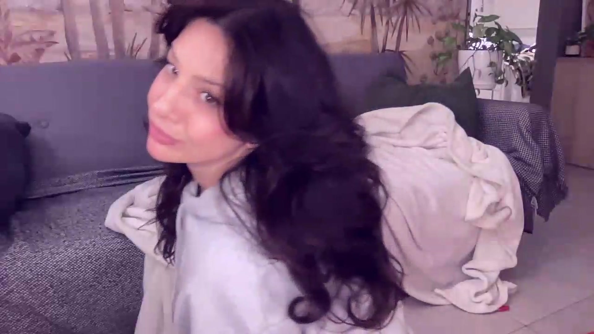 Gallery image thumbnail from TeaHeart's myfreecams stream on, 06/15/2026, 24:54 image 16 of 20