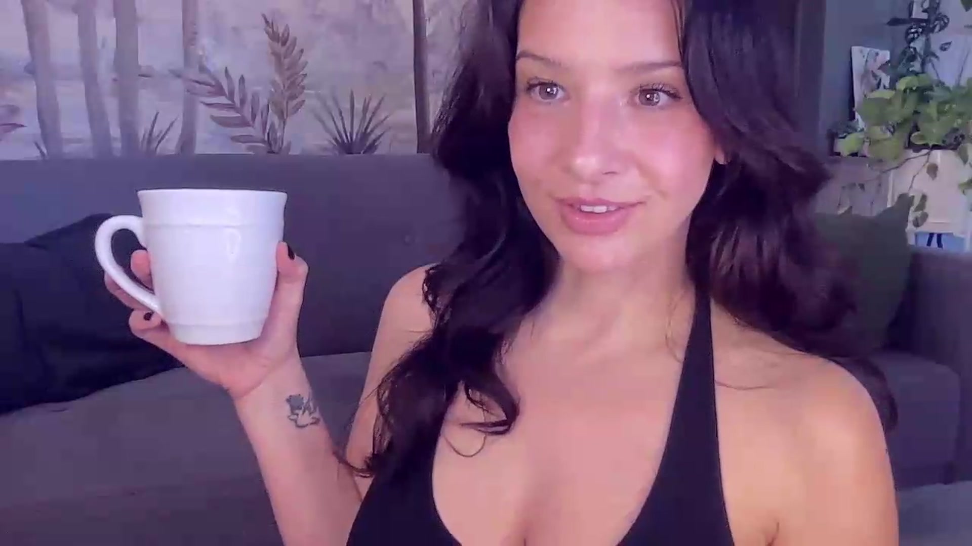Gallery image thumbnail from TeaHeart's myfreecams stream on, 08/15/2026, 17:56 image 17 of 20