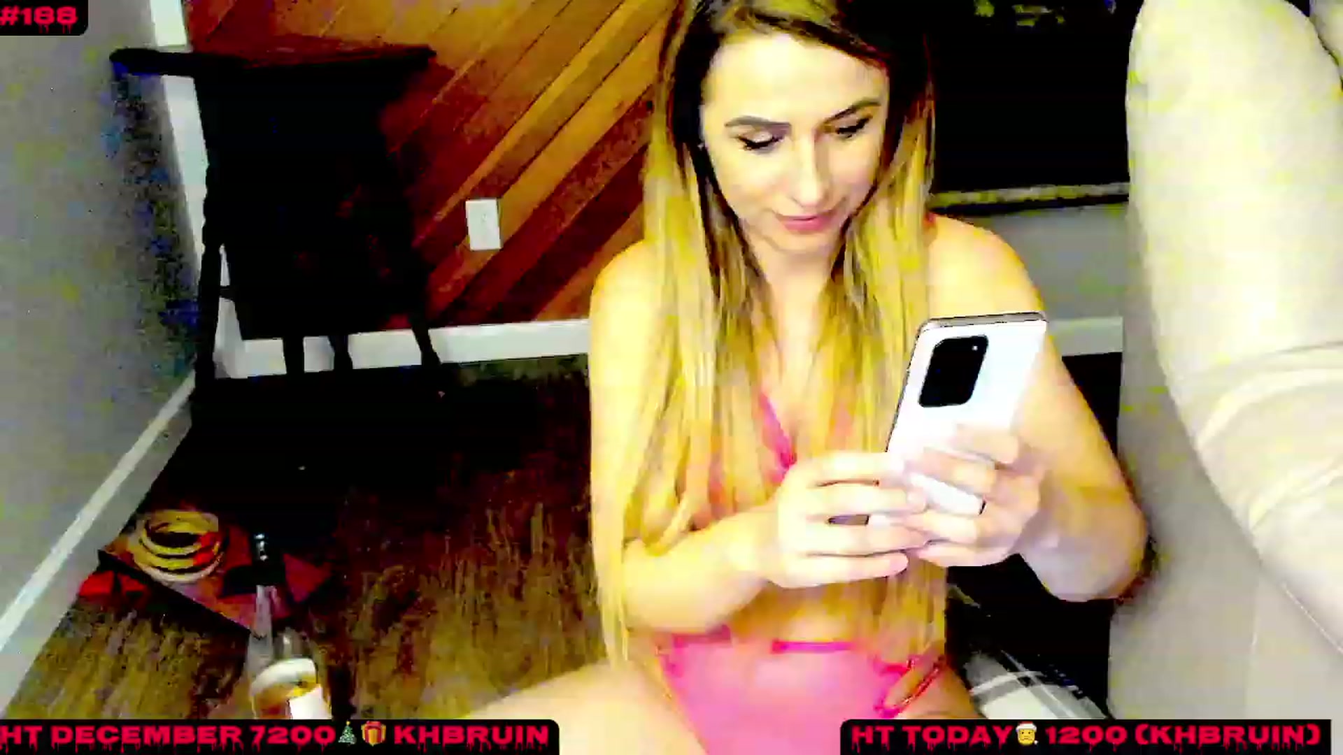 Gallery image thumbnail from TeaseMe_N's myfreecams stream on, 12/18/2022, 04:32 image 18 of 20