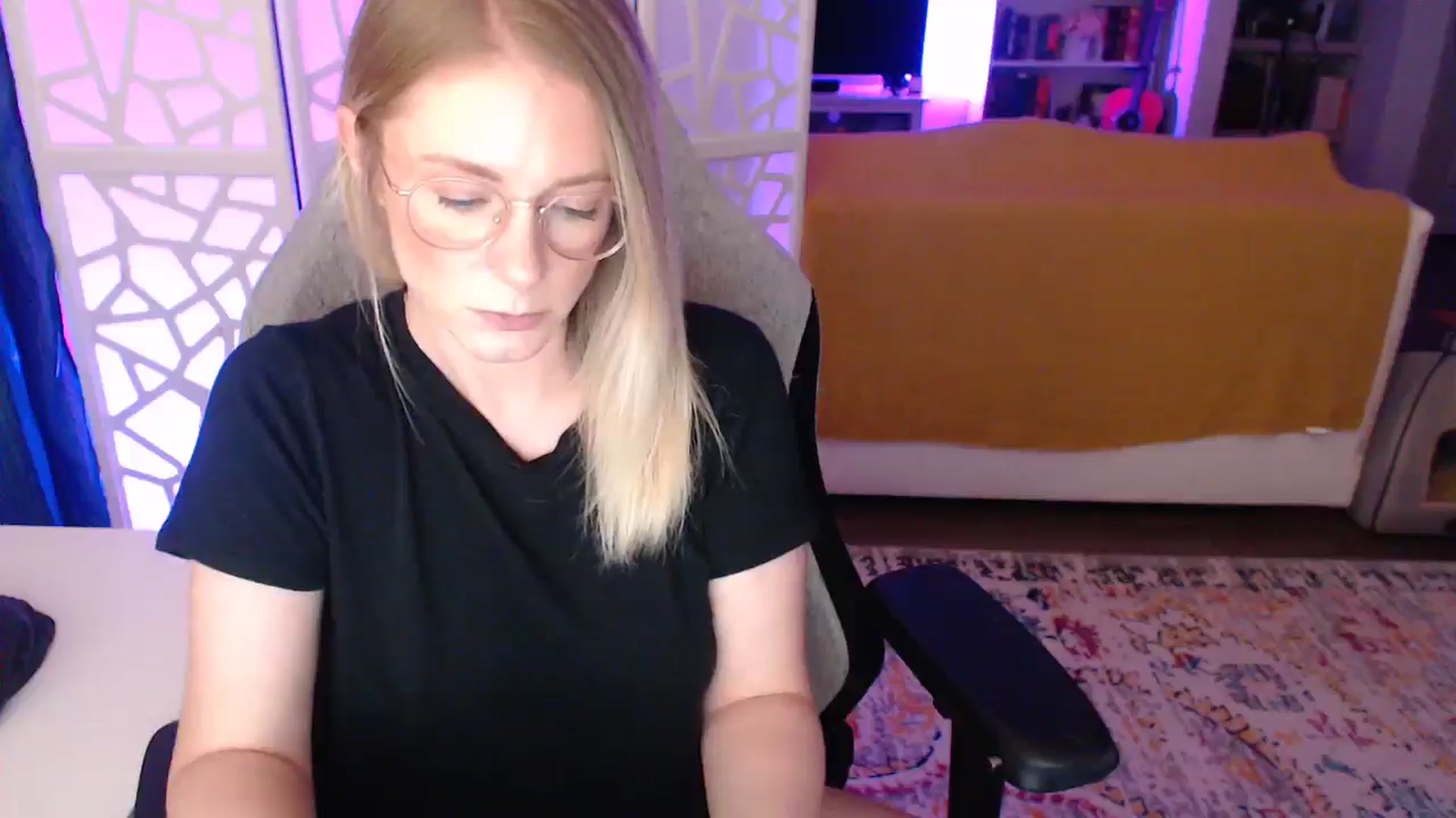 Gallery image thumbnail from Teecake's myfreecams stream on, 05/15/2024, 03:07 image 18 of 20