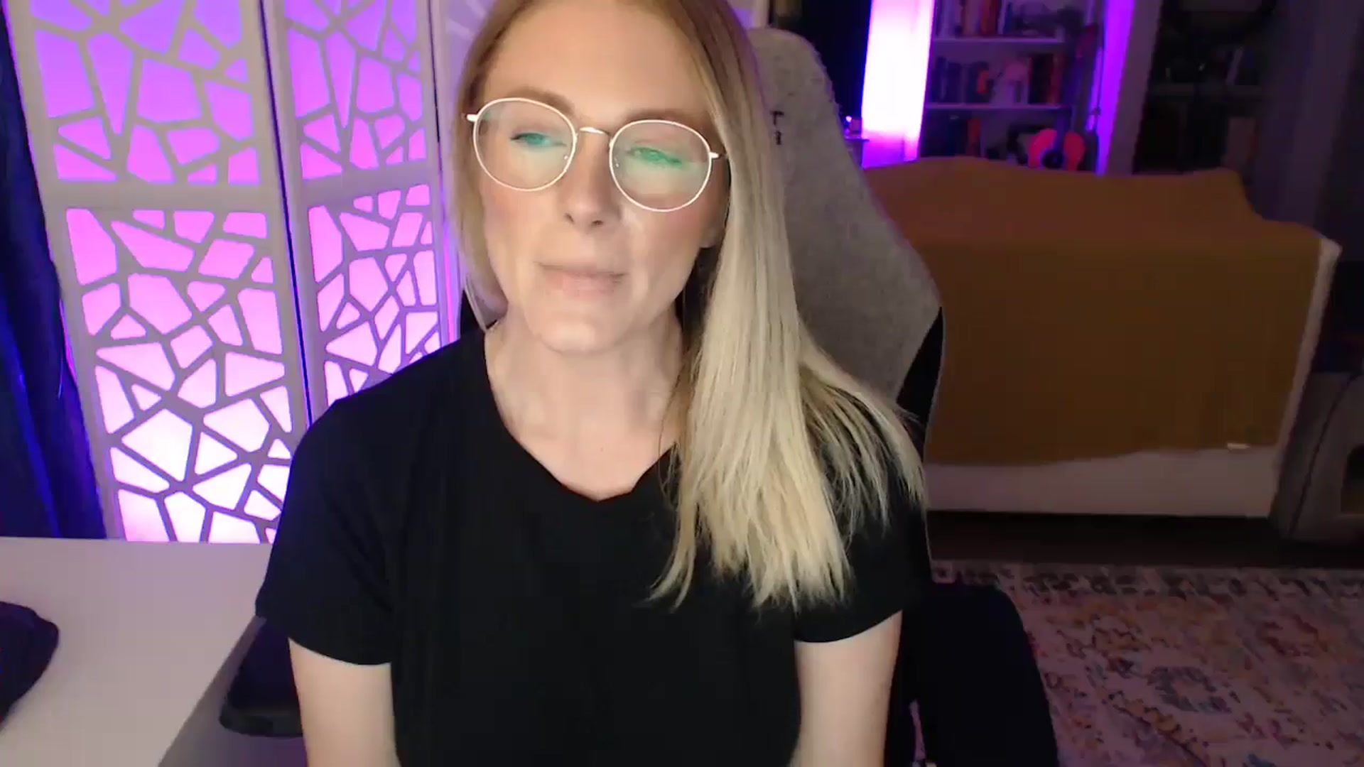 Gallery image thumbnail from Teecake's myfreecams stream on, 05/15/2024, 03:07 image 17 of 20