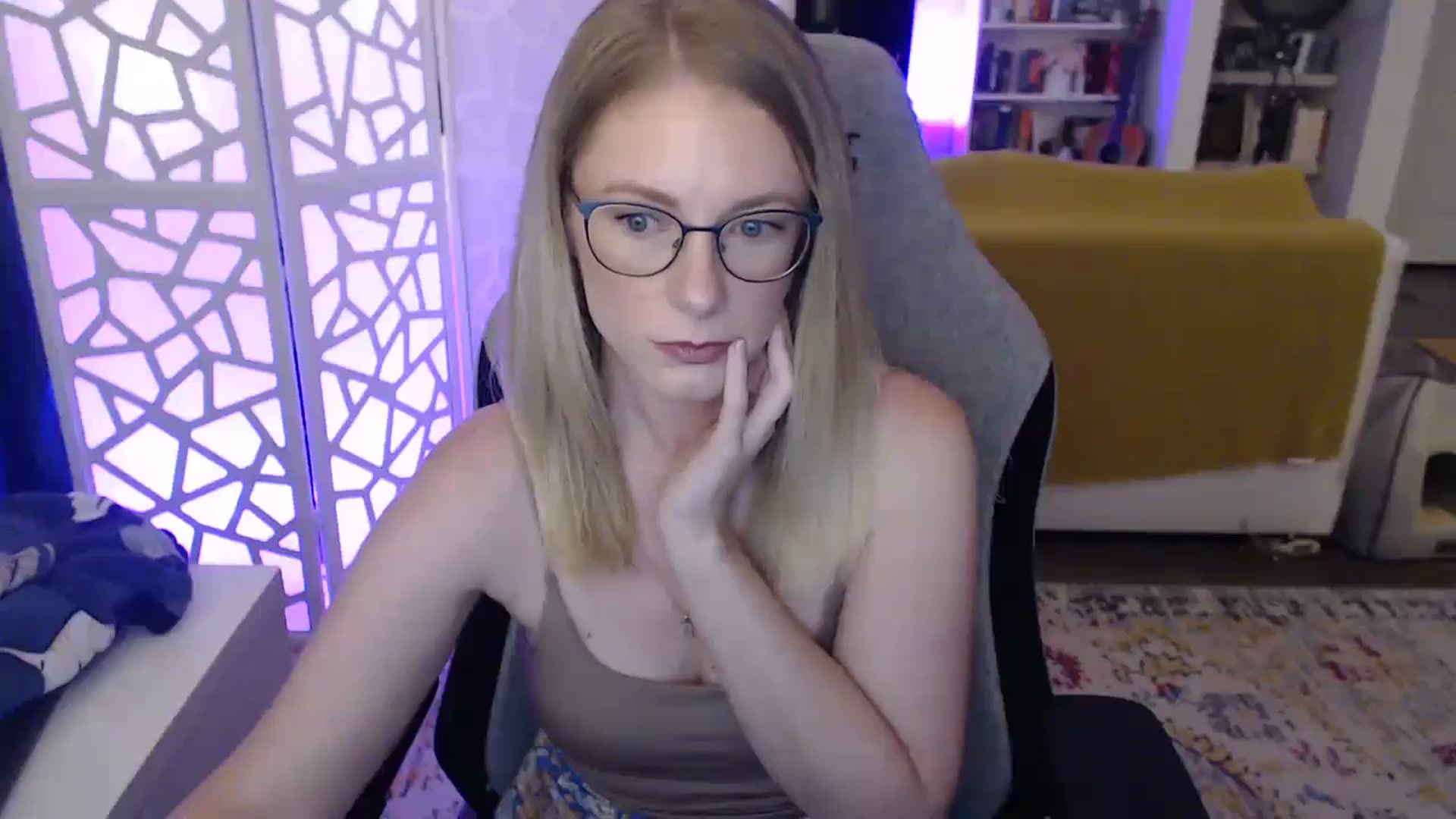 Gallery image thumbnail from Teecake's myfreecams stream on, 05/17/2024, 01:32 image 19 of 20