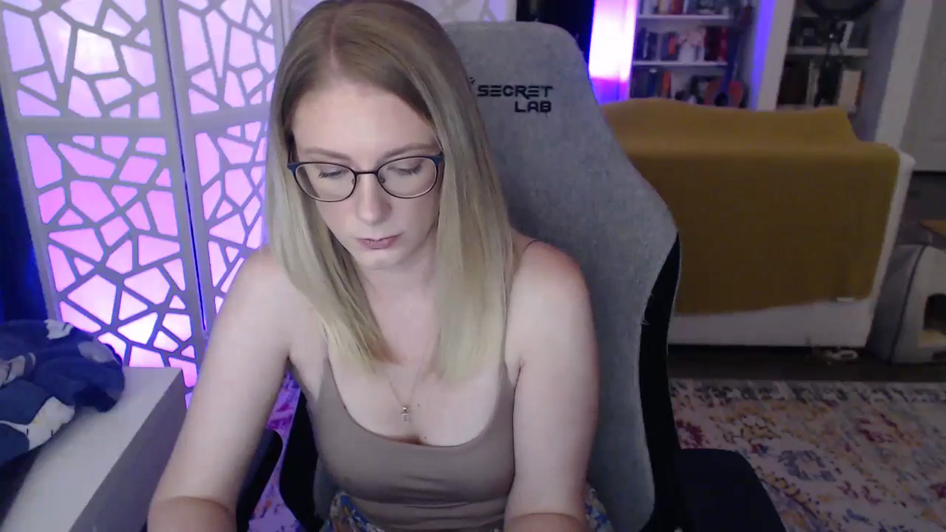 Gallery image thumbnail from Teecake's myfreecams stream on, 05/17/2024, 01:32 image 20 of 20