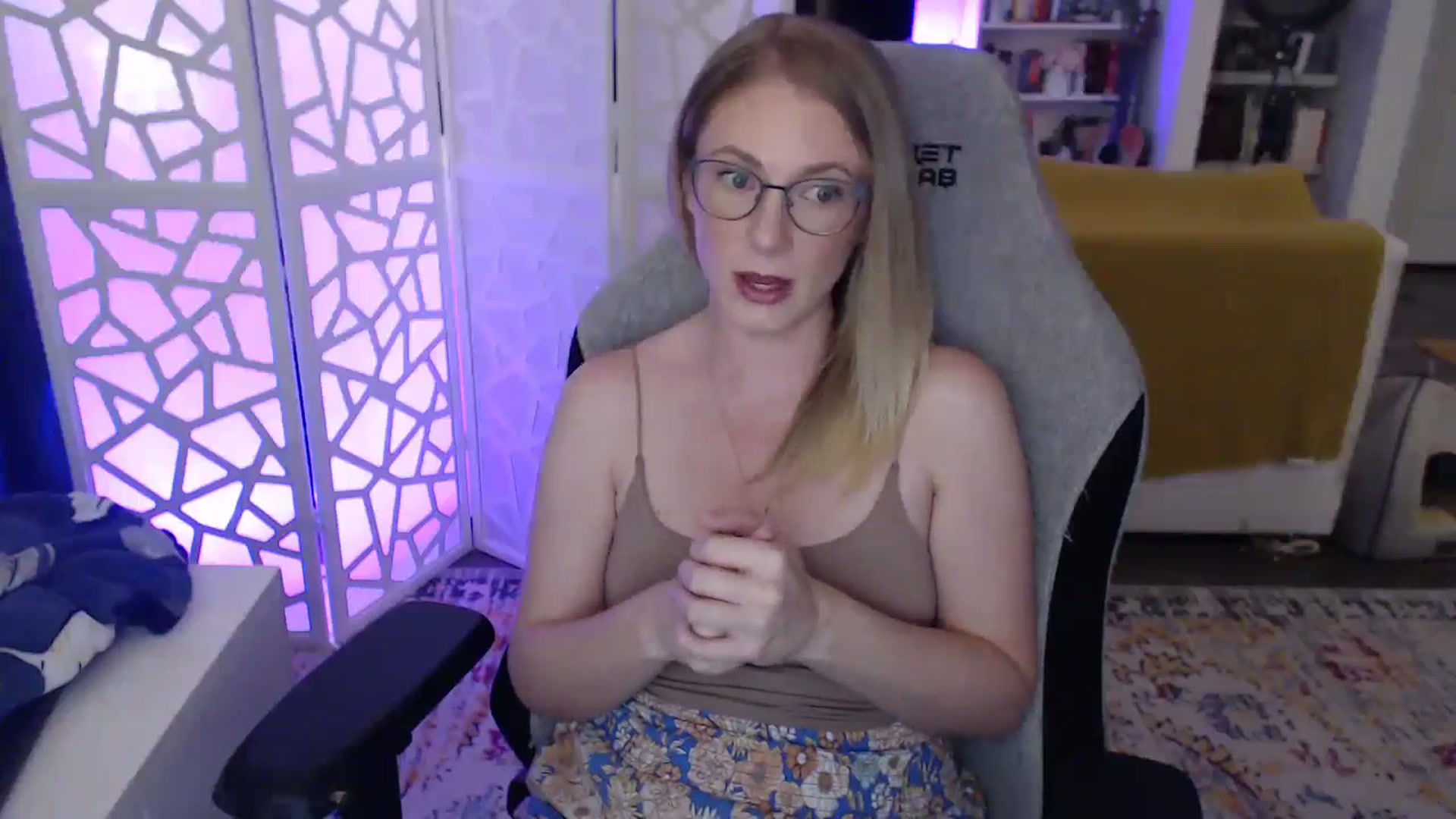 Gallery image thumbnail from Teecake's myfreecams stream on, 05/17/2024, 01:32 image 17 of 20