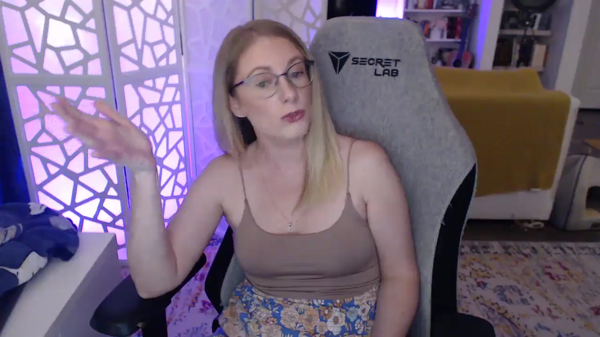 Gallery image thumbnail from Teecake's myfreecams stream on, 05/17/2024, 01:32 image 18 of 20