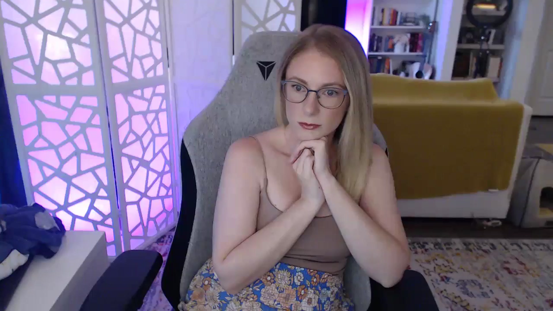 Gallery image thumbnail from Teecake's myfreecams stream on, 05/17/2024, 01:32 image 8 of 20