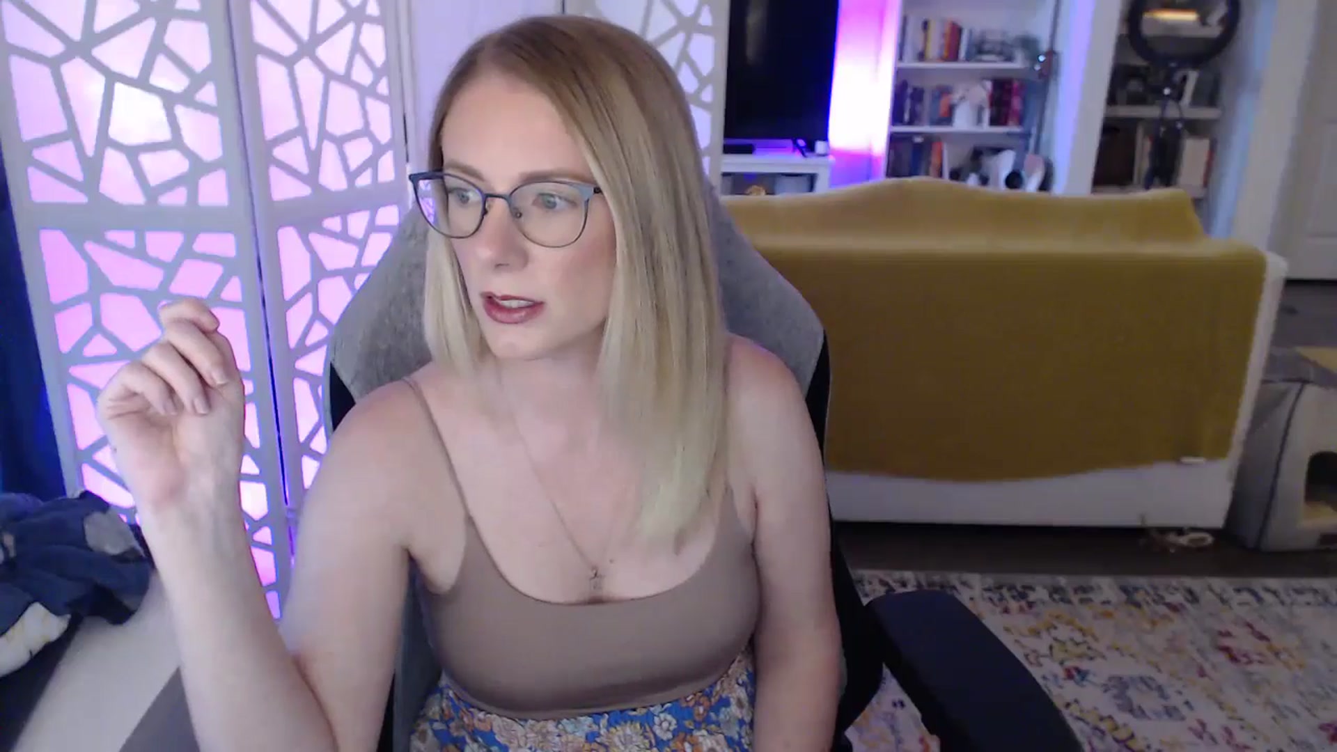 Gallery image thumbnail from Teecake's myfreecams stream on, 05/17/2024, 01:32 image 9 of 20