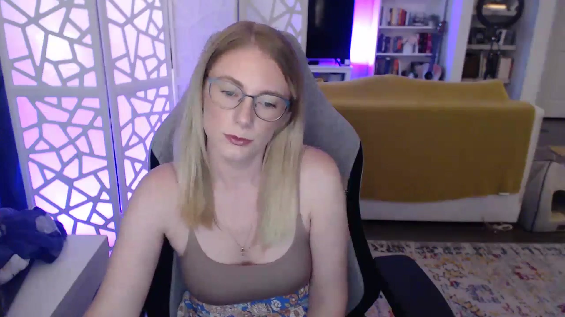 Gallery image thumbnail from Teecake's myfreecams stream on, 05/17/2024, 01:32 image 13 of 20