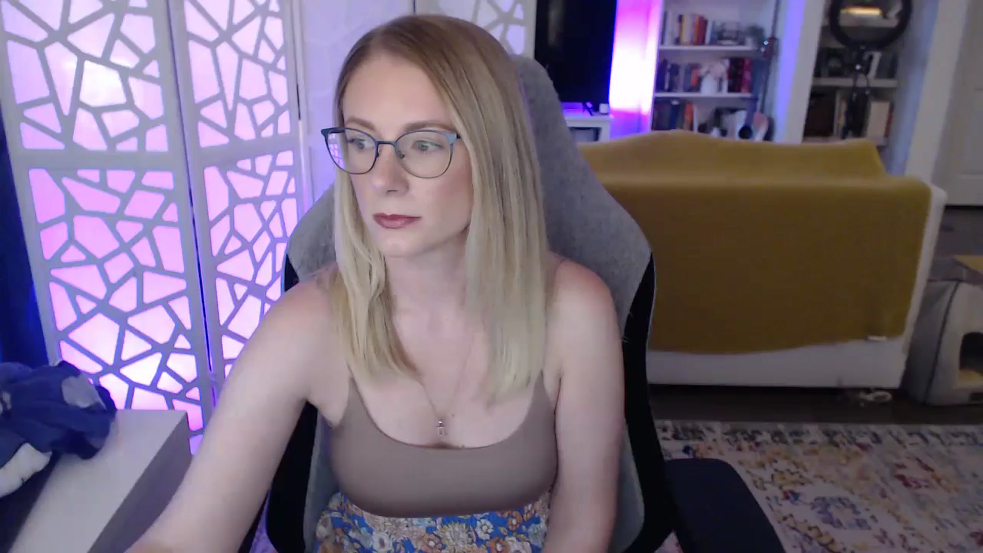 Gallery image thumbnail from Teecake's myfreecams stream on, 05/17/2024, 01:32 image 11 of 20