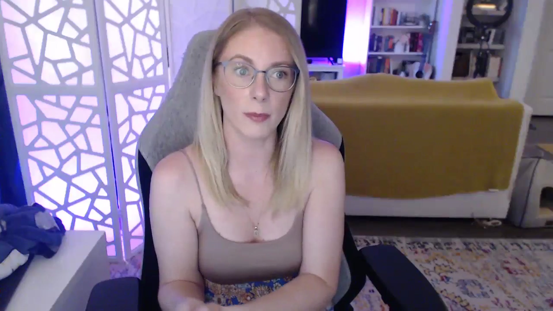 Gallery image thumbnail from Teecake's myfreecams stream on, 05/17/2024, 01:32 image 12 of 20