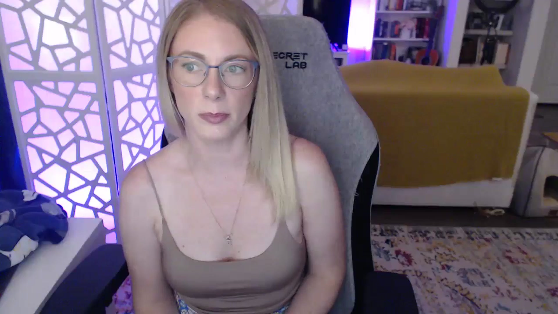 Gallery image thumbnail from Teecake's myfreecams stream on, 05/17/2024, 01:57 image 19 of 20