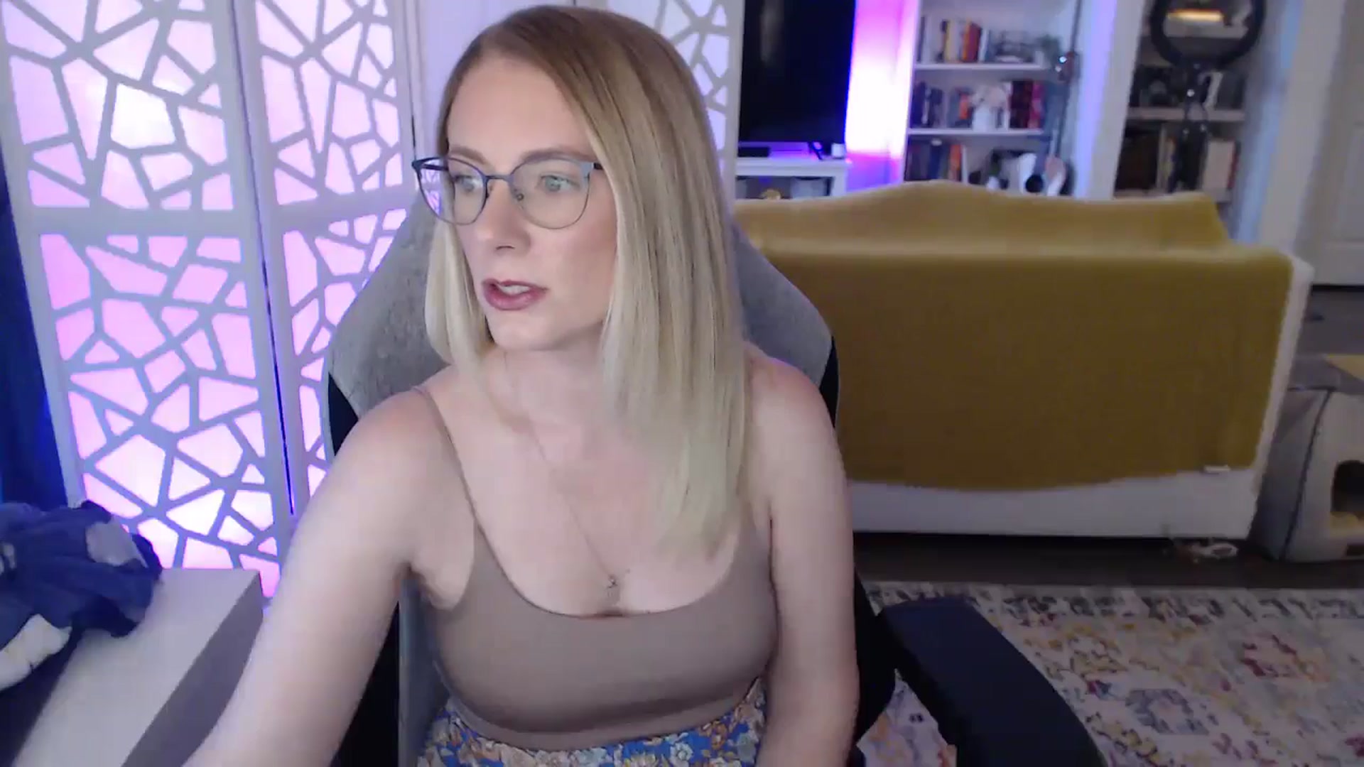 Gallery image thumbnail from Teecake's myfreecams stream on, 05/17/2024, 01:57 image 9 of 20