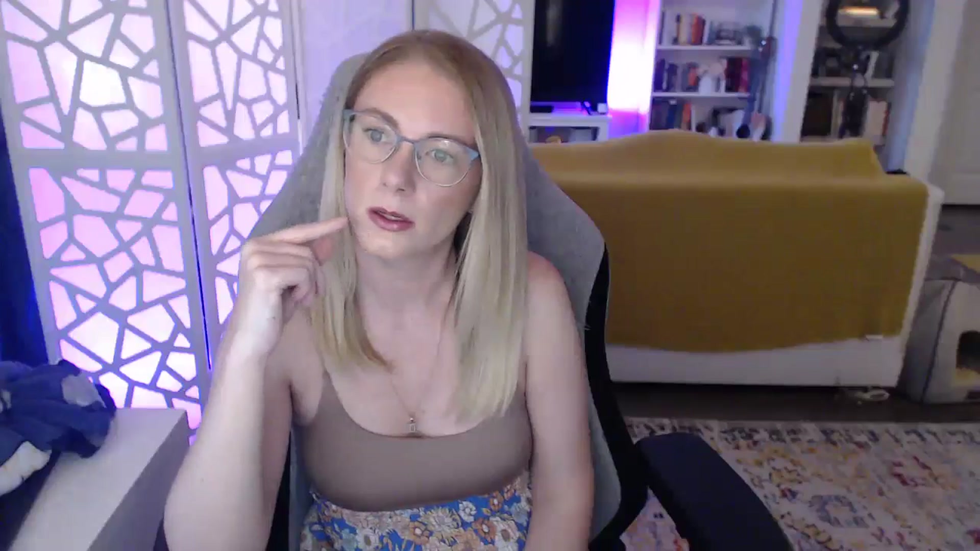 Gallery image thumbnail from Teecake's myfreecams stream on, 05/17/2024, 01:57 image 11 of 20