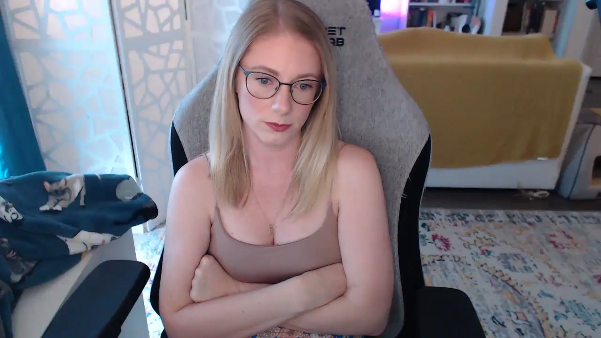 Gallery image thumbnail from Teecake's myfreecams stream on, 05/17/2024, 01:57 image 3 of 20