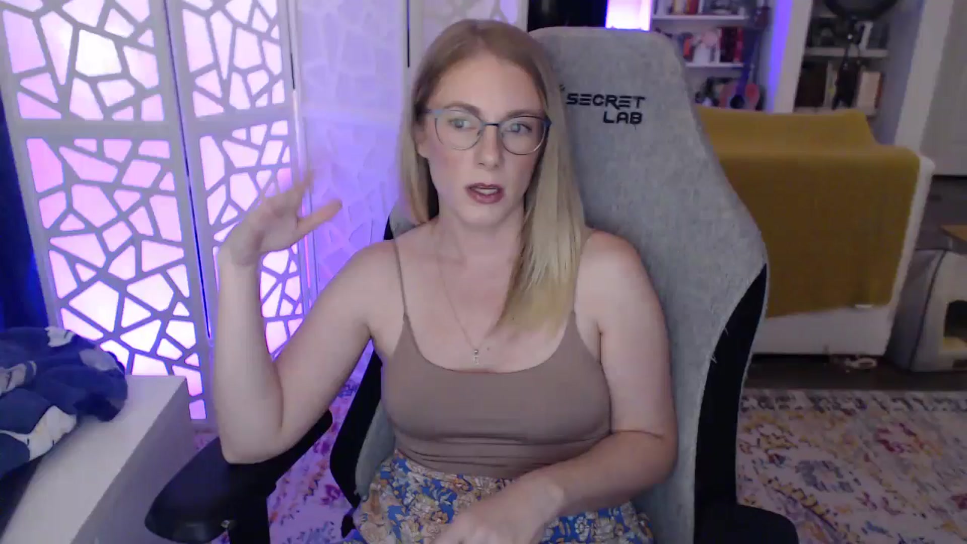 Gallery image thumbnail from Teecake's myfreecams stream on, 05/17/2024, 01:57 image 15 of 20