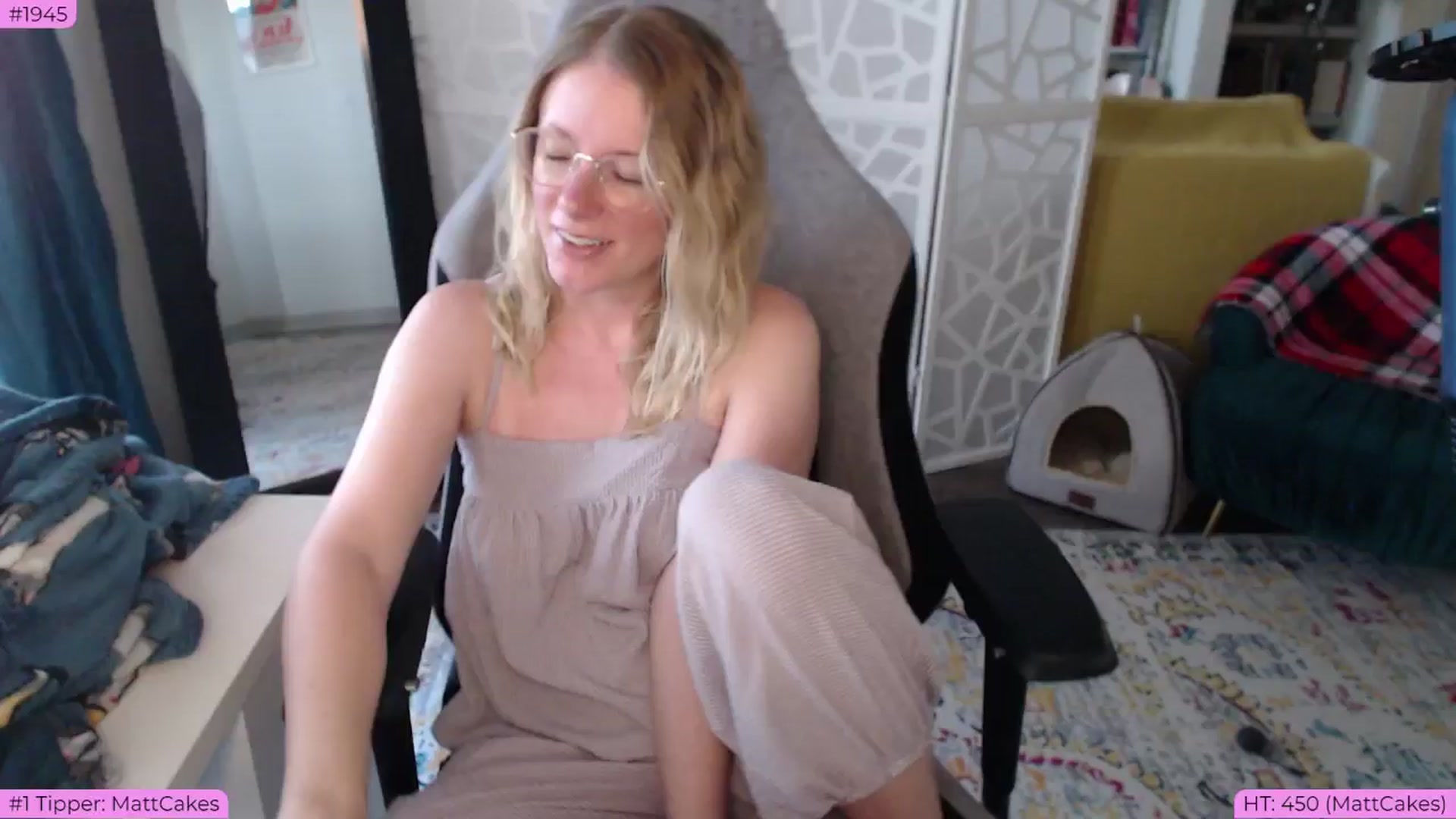 Gallery image thumbnail from Teecake's myfreecams stream on, 05/20/2024, 02:05 image 14 of 20