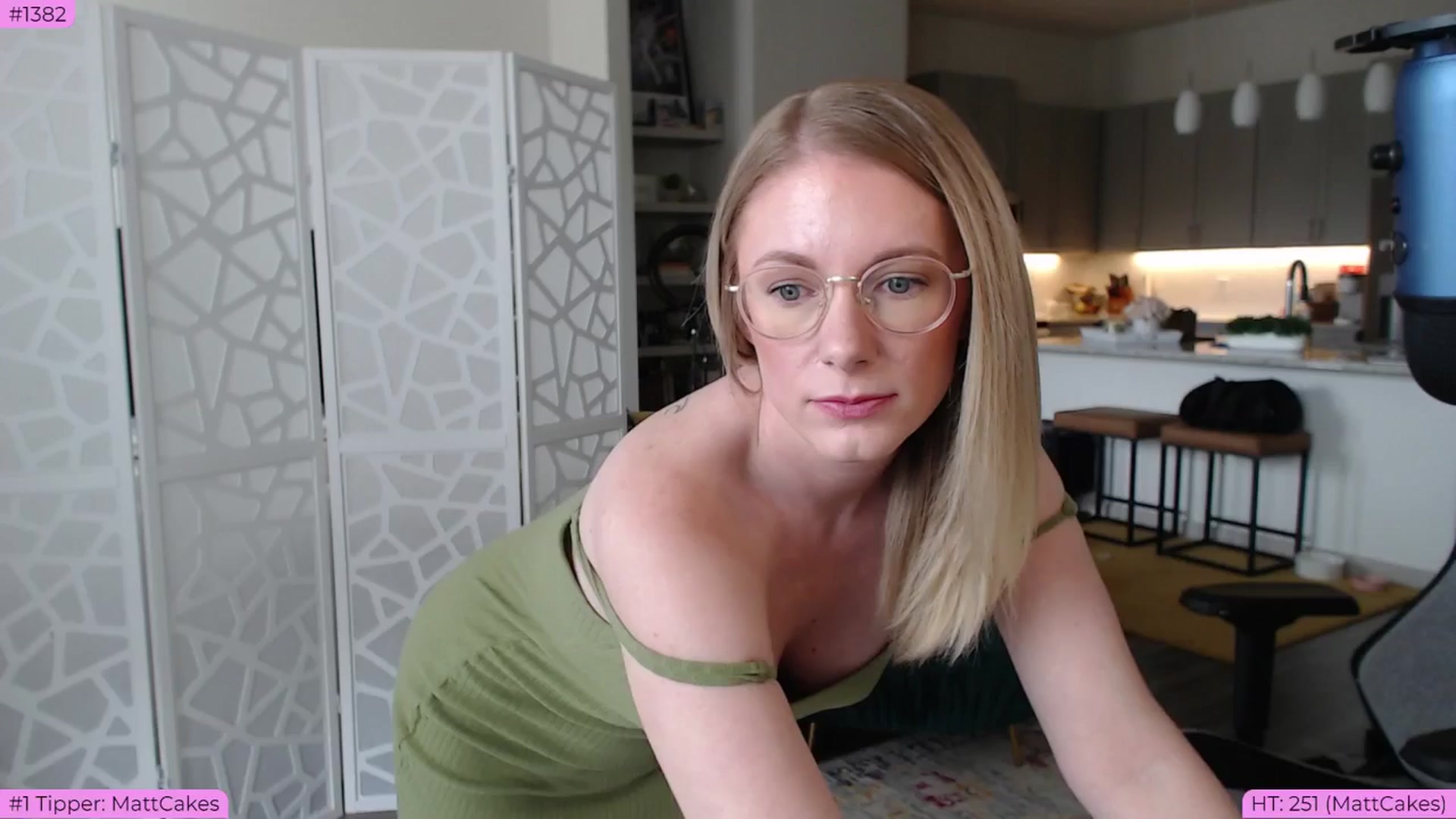 Gallery image thumbnail from Teecake's myfreecams stream on, 05/22/2024, 17:15 image 7 of 20